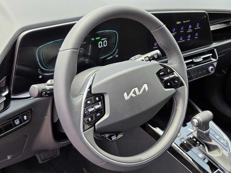New 2026 Kia Niro EX FWD image 10