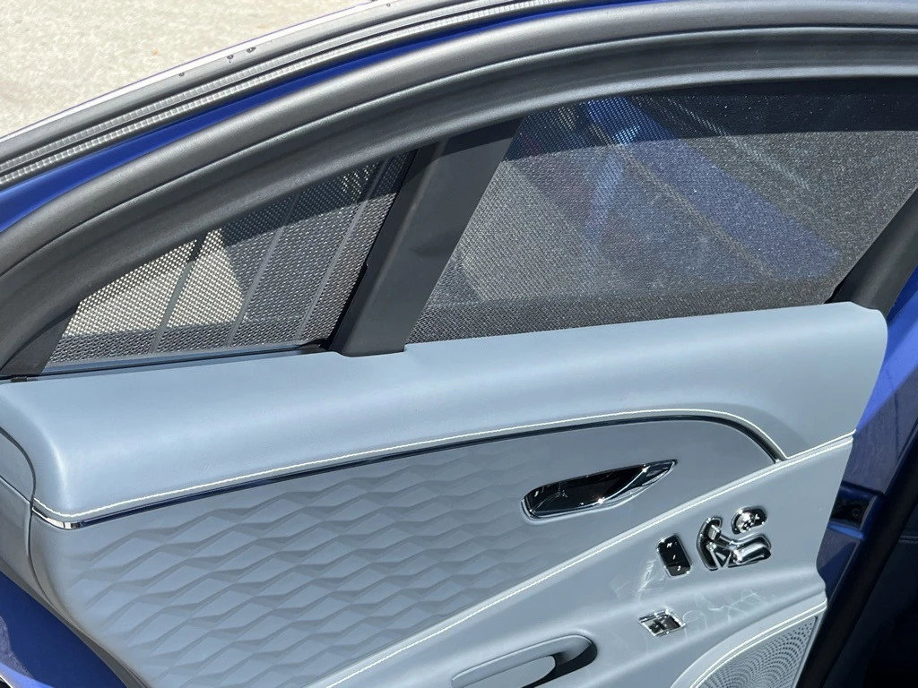 Certified 2025 Bentley Flying Spur Plug-In Hybrid w/ First Edition Specification AWD/4WD image 41