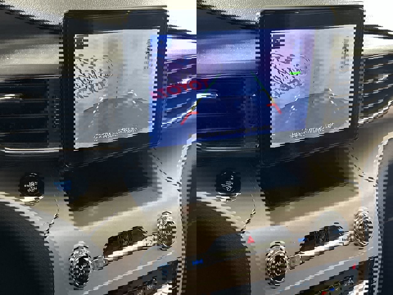 Used 2022 Ford Explorer XLT w/ Equipment Group 202A image 18