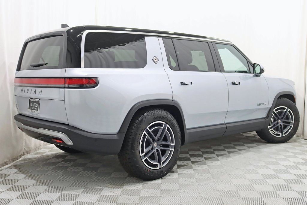 Used 2025 Rivian R1S Adventure image 8
