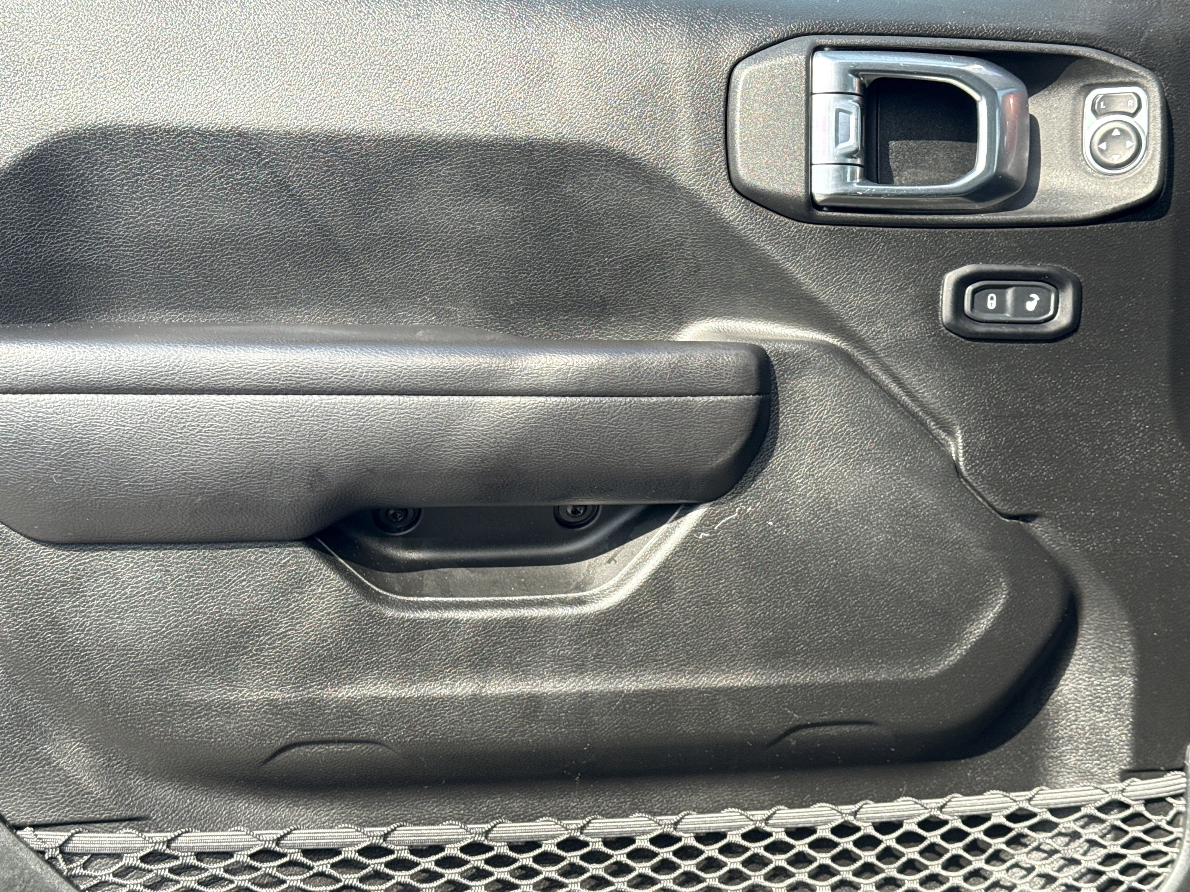 Used 2021 Jeep Wrangler Unlimited Rubicon image 14