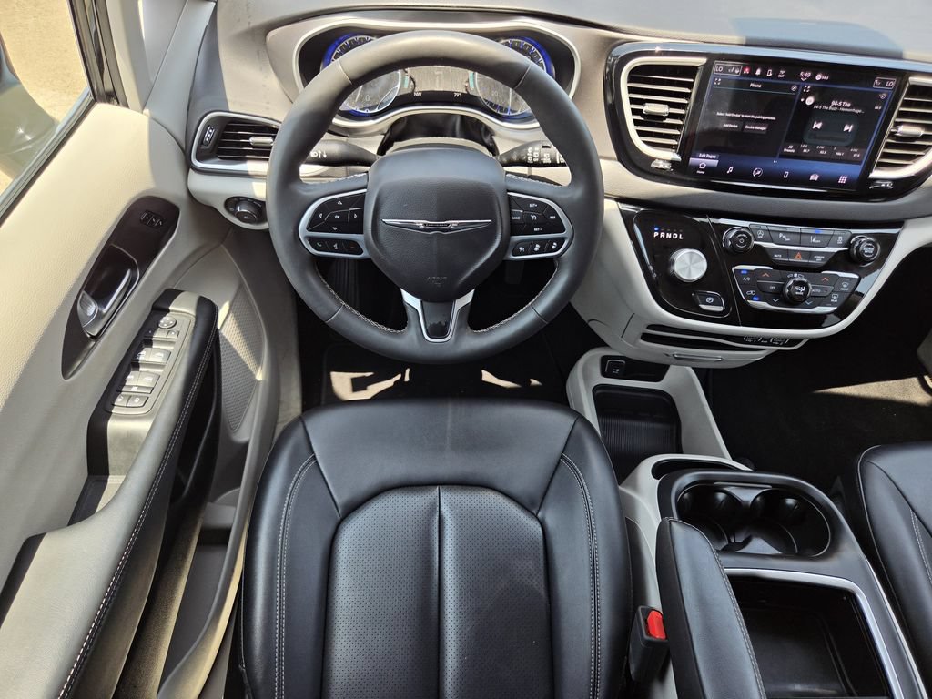 Used 2024 Chrysler Pacifica Touring-L FWD image 13