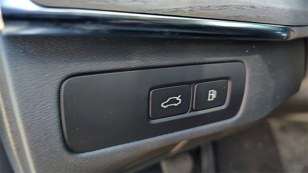 New 2025 Volvo XC90 T8 Core w/ Climate Package image 11