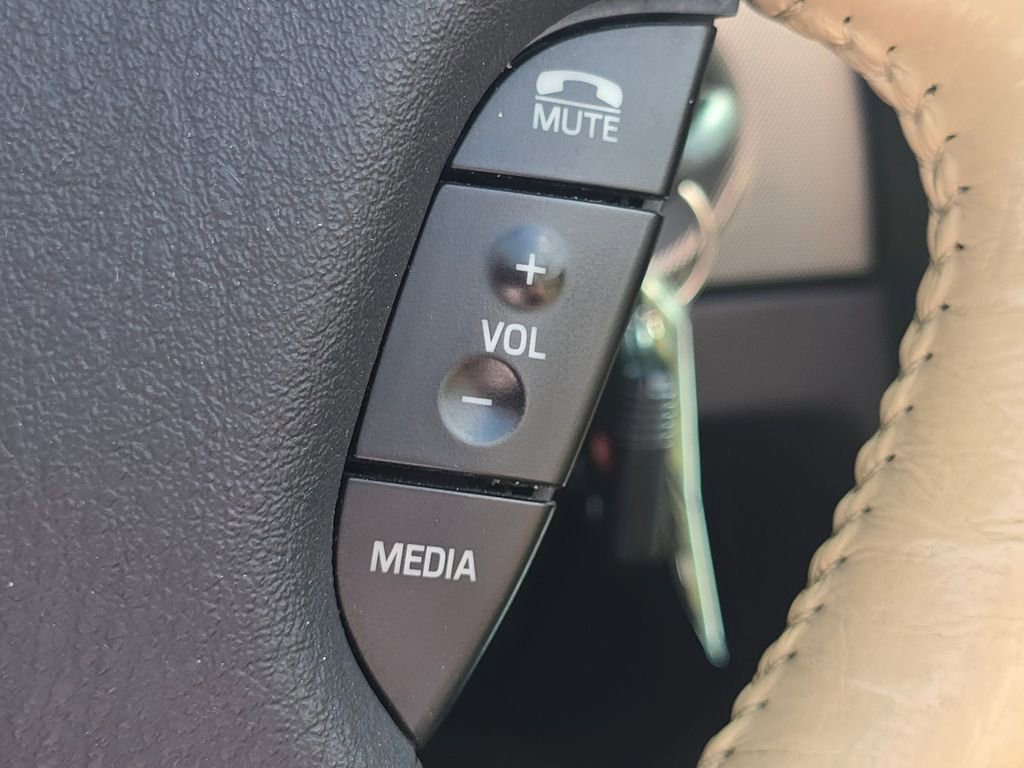 Used 2005 Ford Thunderbird RWD image 26