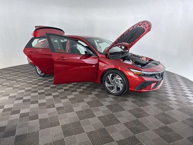 Used 2025 Hyundai Elantra SEL FWD image 16