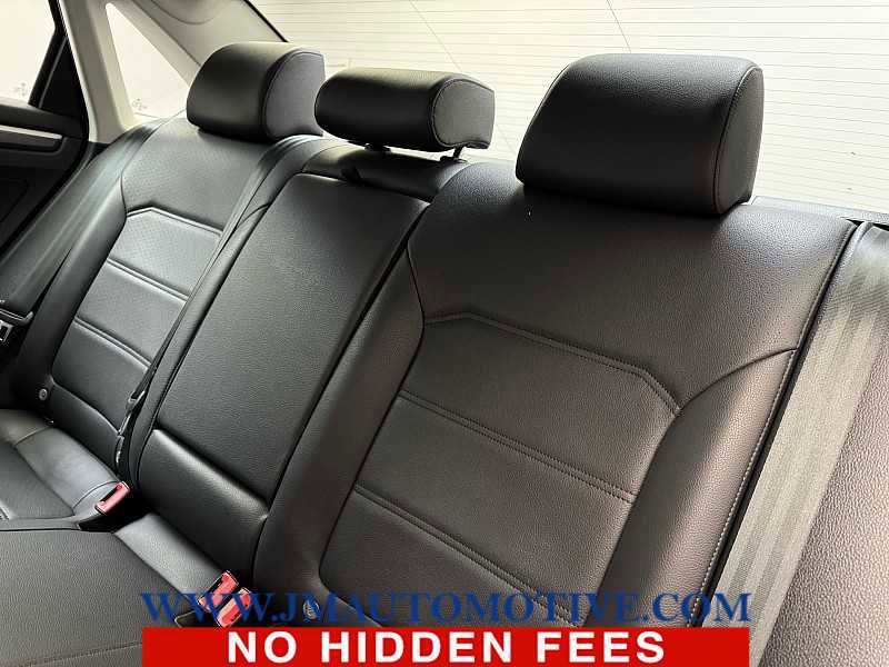 Used 2017 Volkswagen Passat 1.8T R-Line w/ R-Line Lighting Package image 15