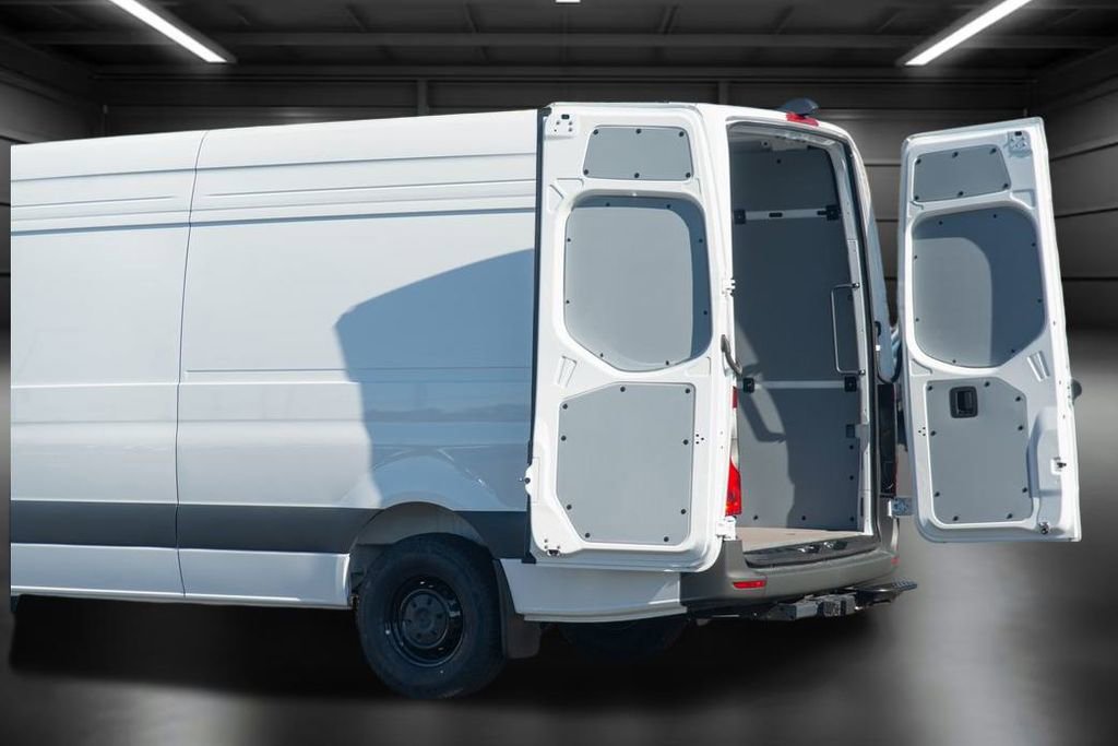 Used 2025 Mercedes-Benz Sprinter 2500 image 20