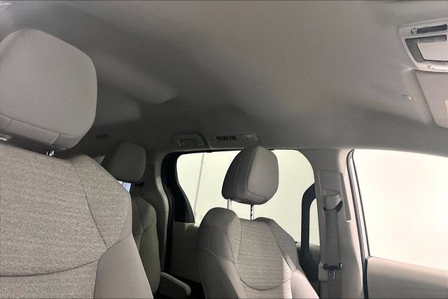 Used 2021 Toyota Sienna LE FWD image 34