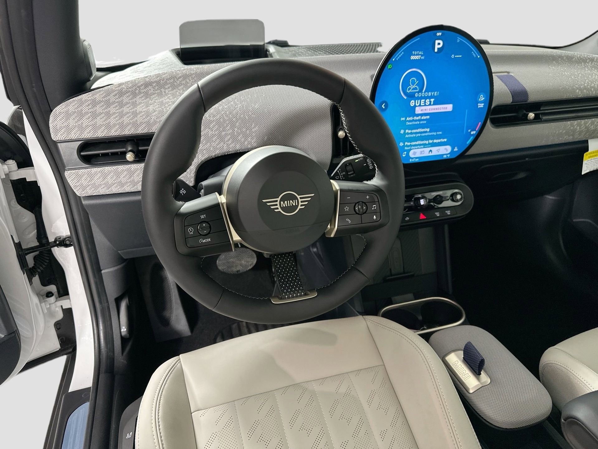 Used 2025 MINI Cooper 2-Door Hardtop image 24