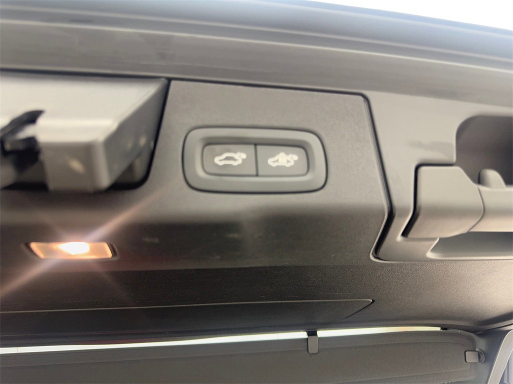 Used 2022 Volvo XC60 B5 Inscription w/ Protection Package Premier image 86