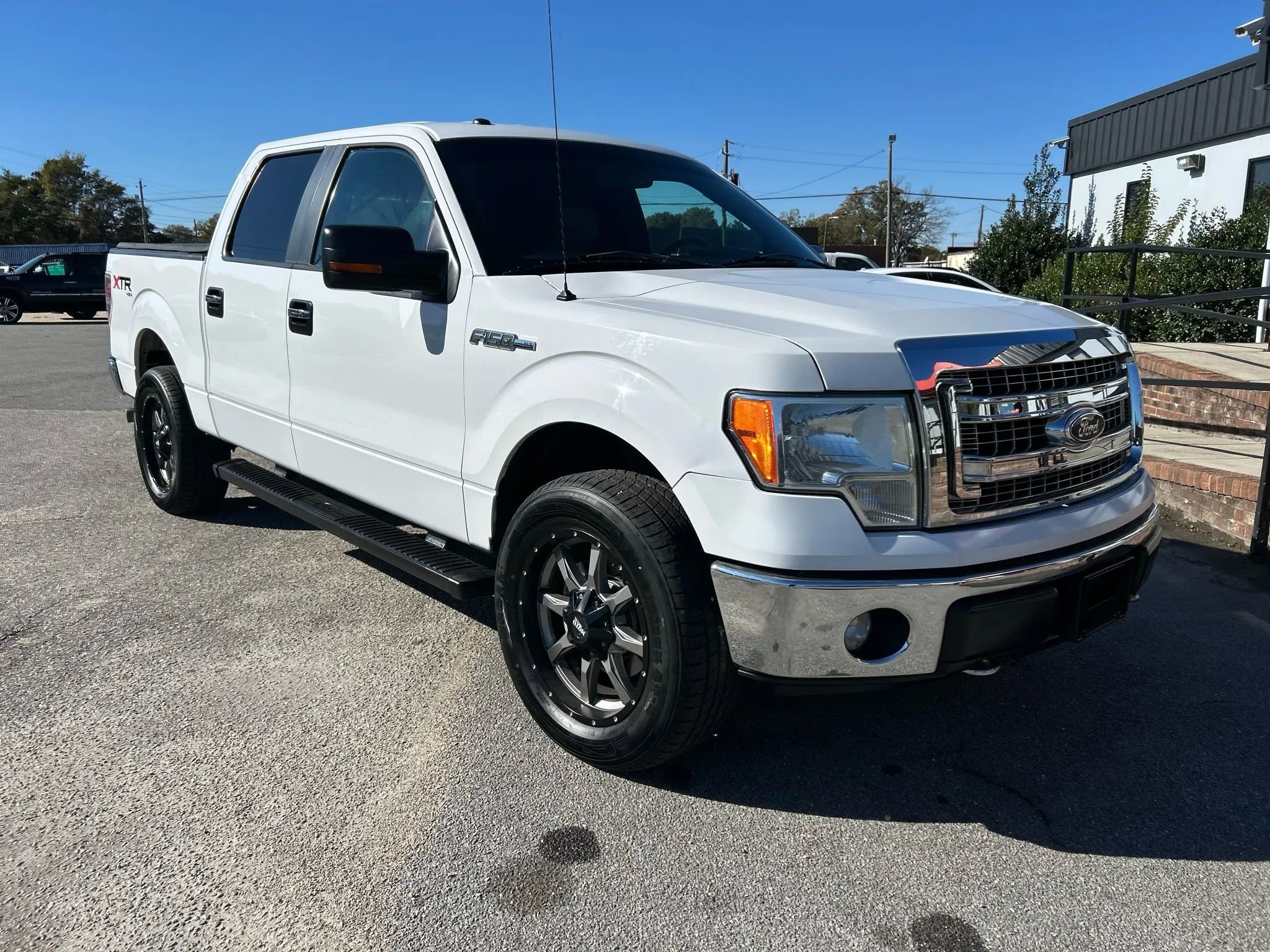 Used 2014 Ford F150 XLT w/ Equipment Group 302A Luxury image 5