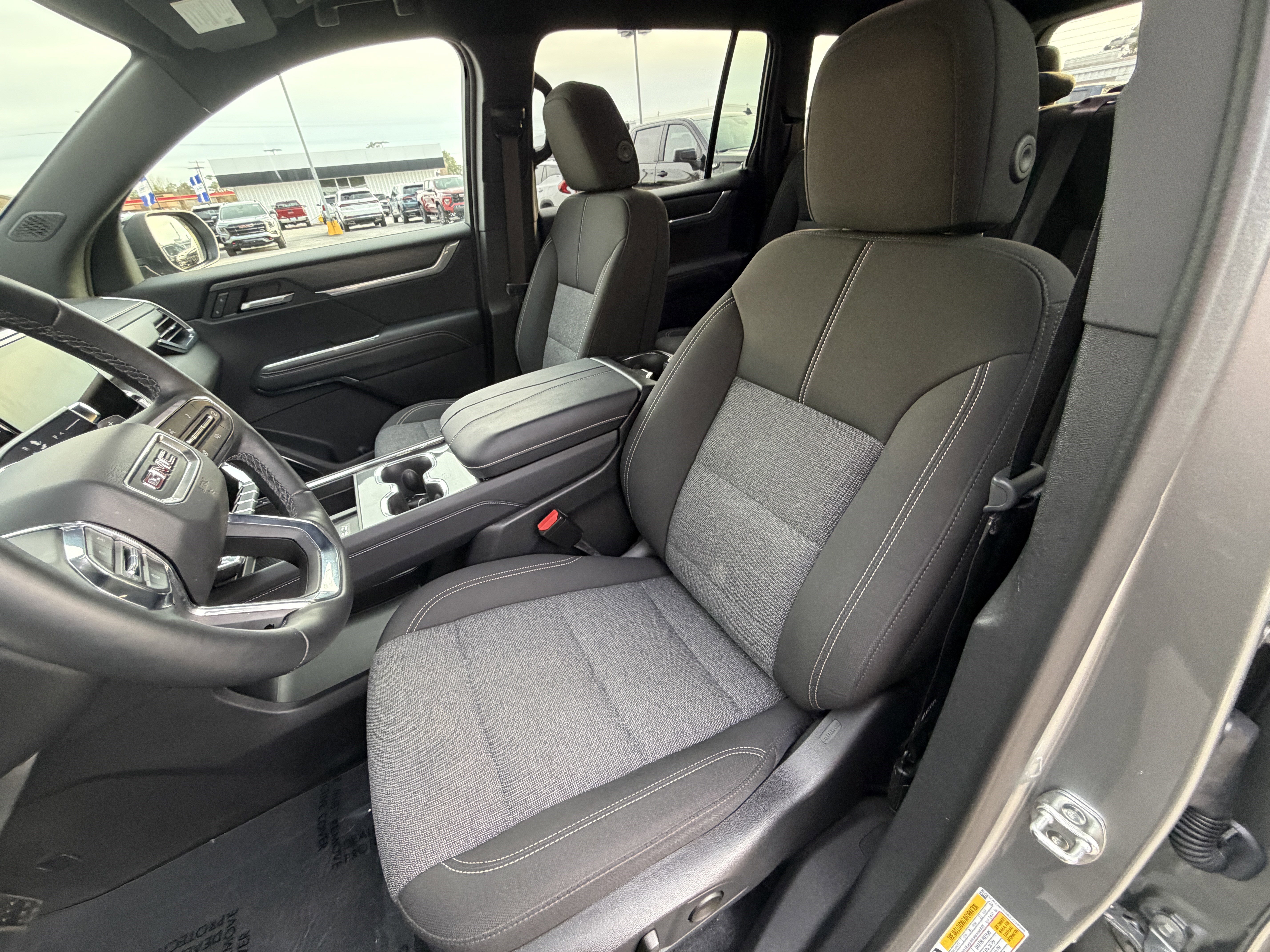 Used 2025 GMC Acadia Elevation image 15