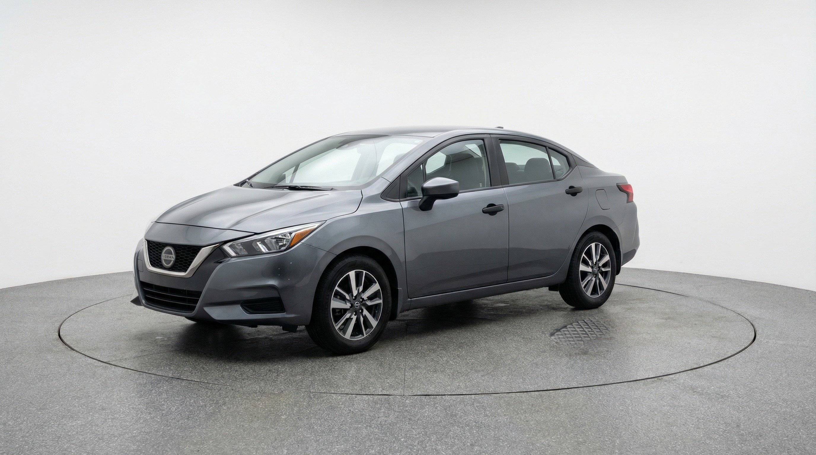 Used 2025 Nissan Versa SV image 3