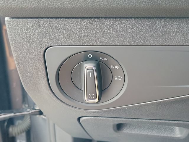 Certified 2023 Volkswagen Tiguan SE R-Line FWD image 27