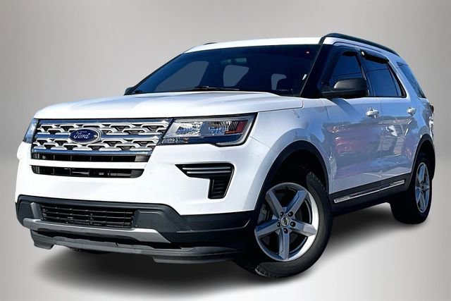 Used 2019 Ford Explorer XLT image 2