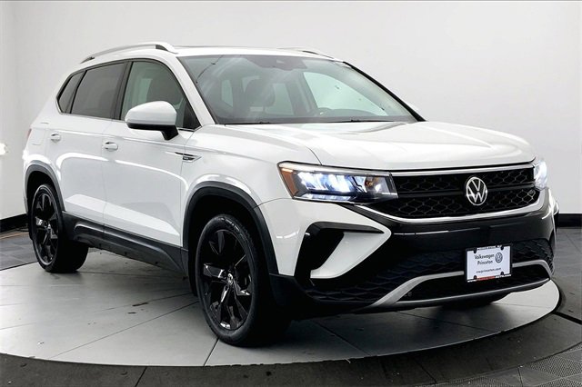 Used 2022 Volkswagen Taos SE w/ Panoramic Sunroof Package