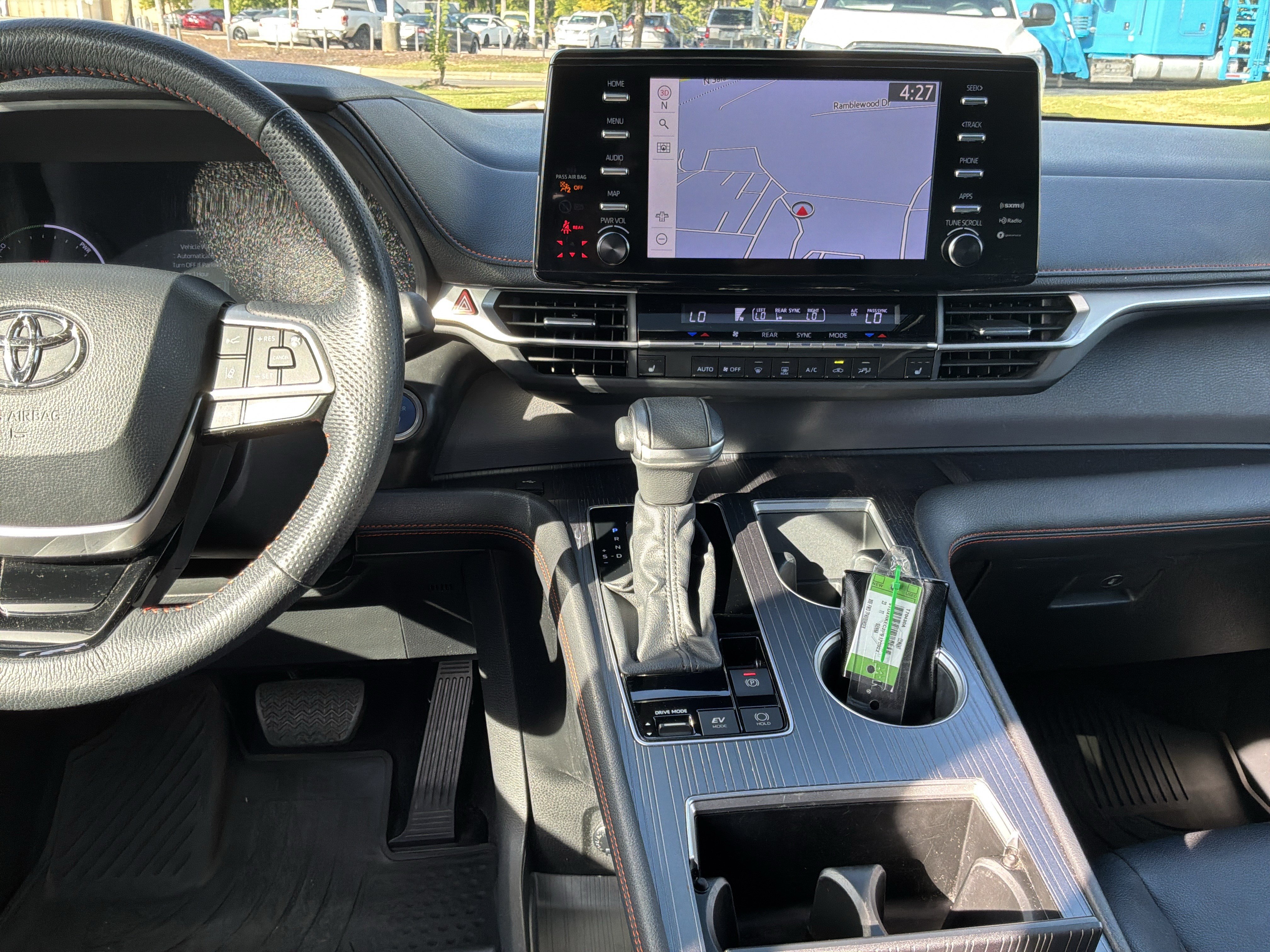 Used 2023 Toyota Sienna XSE FWD image 30