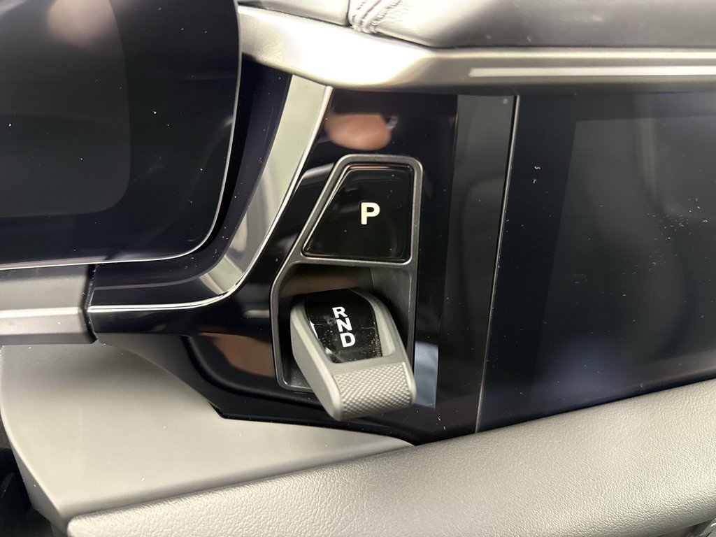 Certified 2025 Porsche Macan 4 Electric AWD/4WD image 32