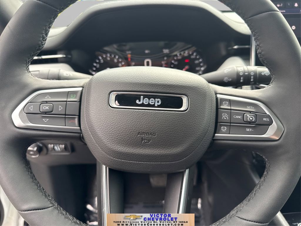 Used 2025 Jeep Compass Limited image 22