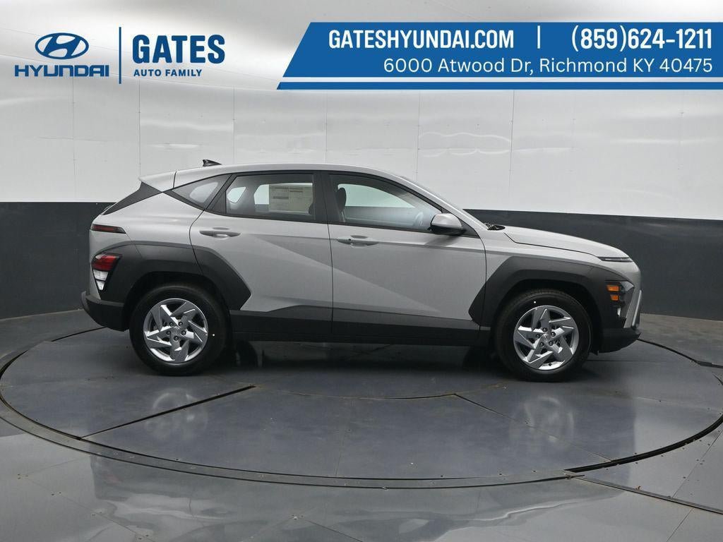 New 2027 Hyundai Kona SE FWD image 3
