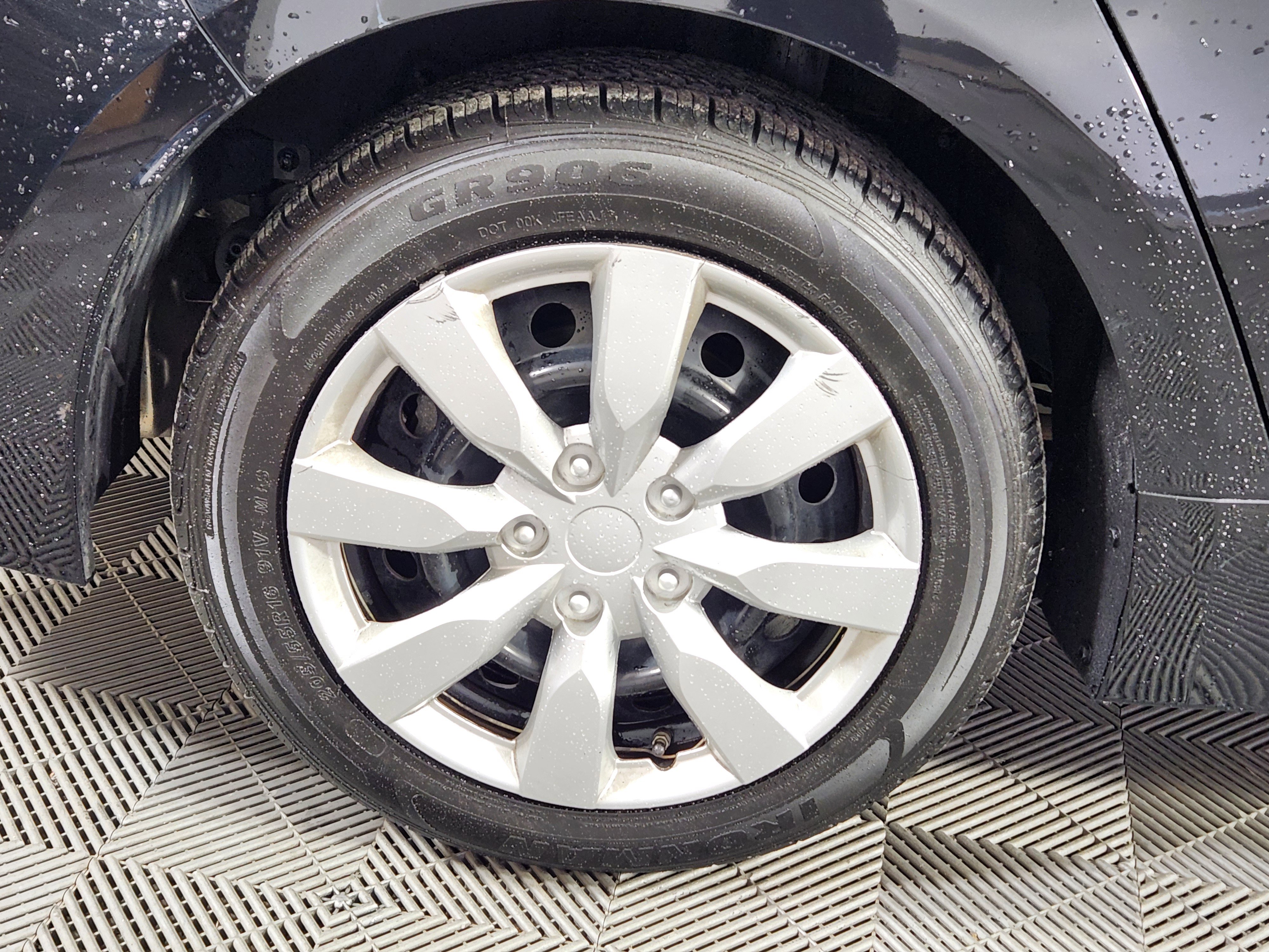 Used 2020 Toyota Corolla LE image 9