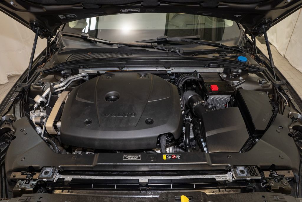Used 2019 Volvo V60 T5 Momentum image 22