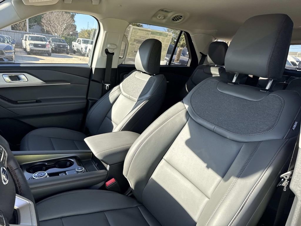 New 2026 Ford Explorer Active w/ Active Comfort Package image 7
