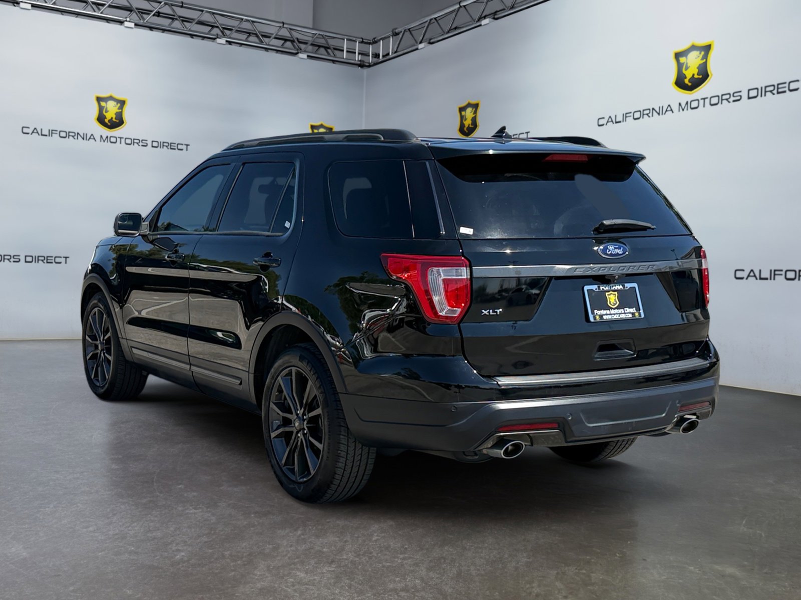 Used 2018 Ford Explorer XLT image 3