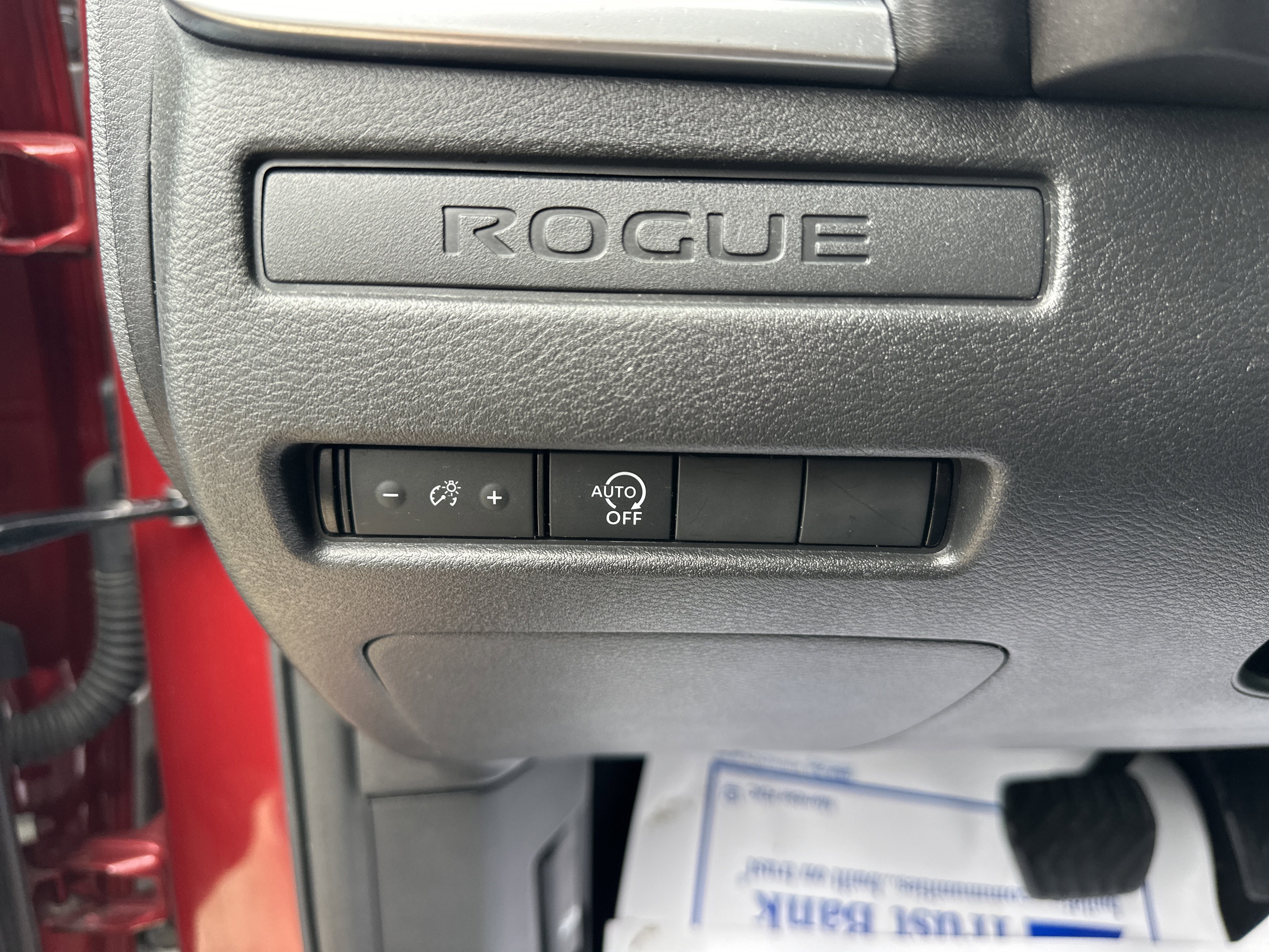 Used 2023 Nissan Rogue S AWD/4WD image 10