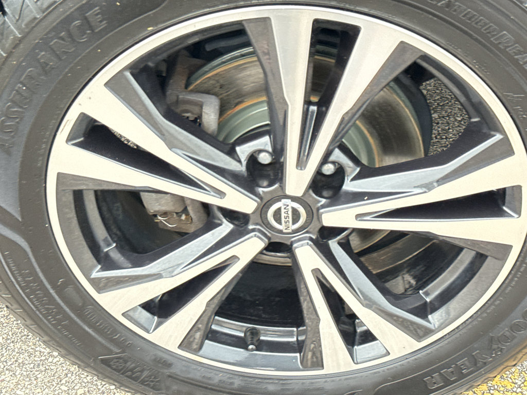 Used 2019 Nissan Rogue SV w/ Sun & Sound Touring Package AWD/4WD image 9