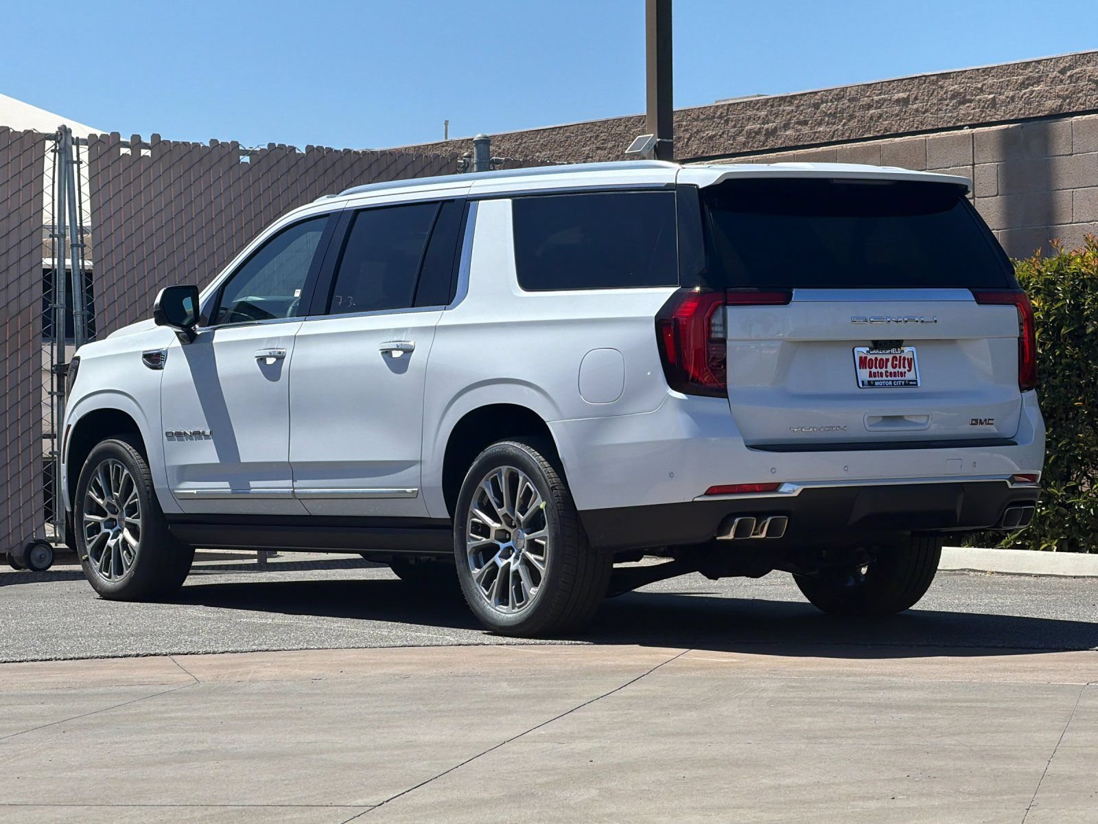 New 2026 GMC Yukon XL Denali w/ Denali Reserve Package AWD/4WD image 6
