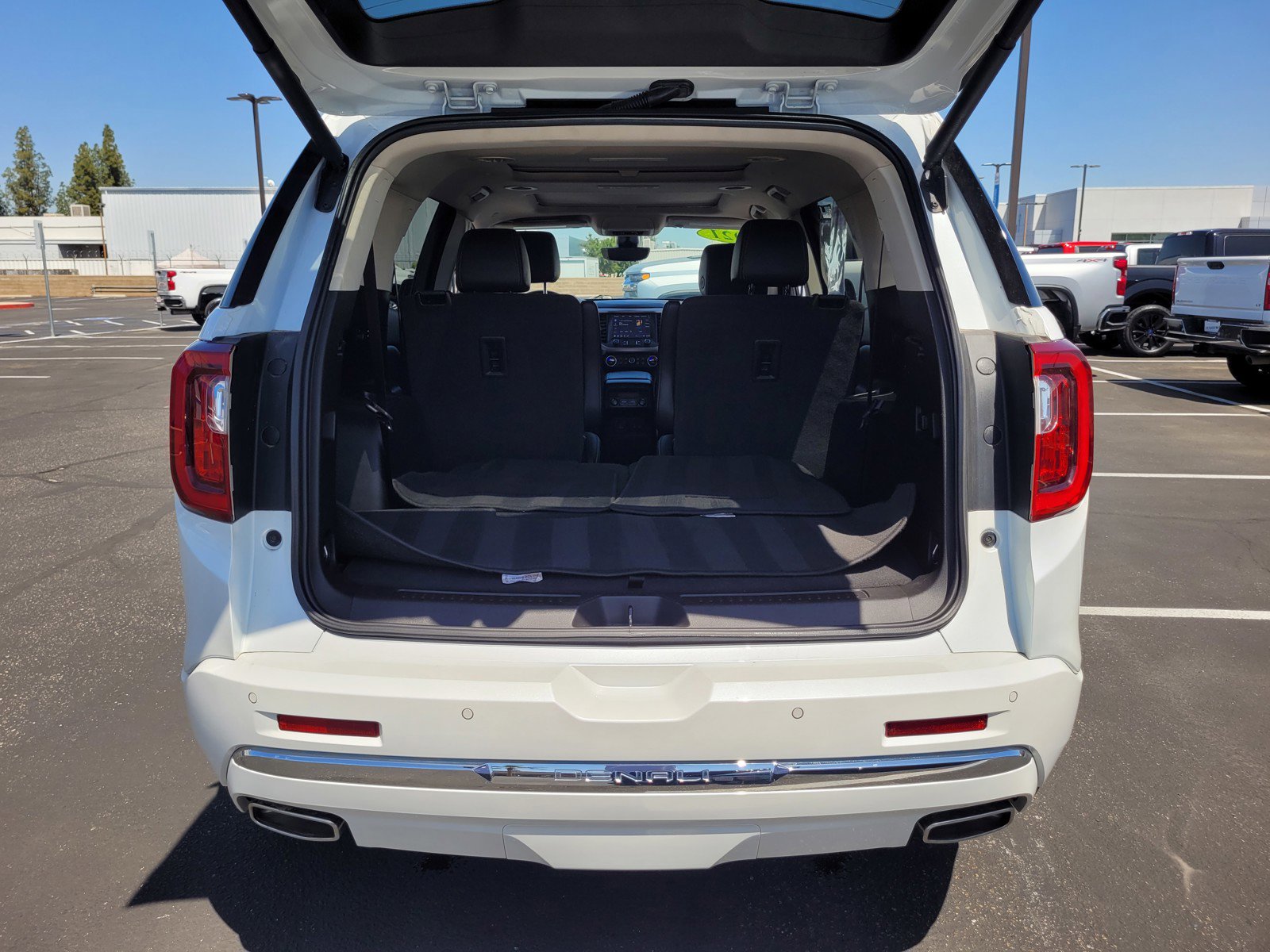 Used 2021 GMC Acadia Denali w/ Denali Technology Package FWD image 27