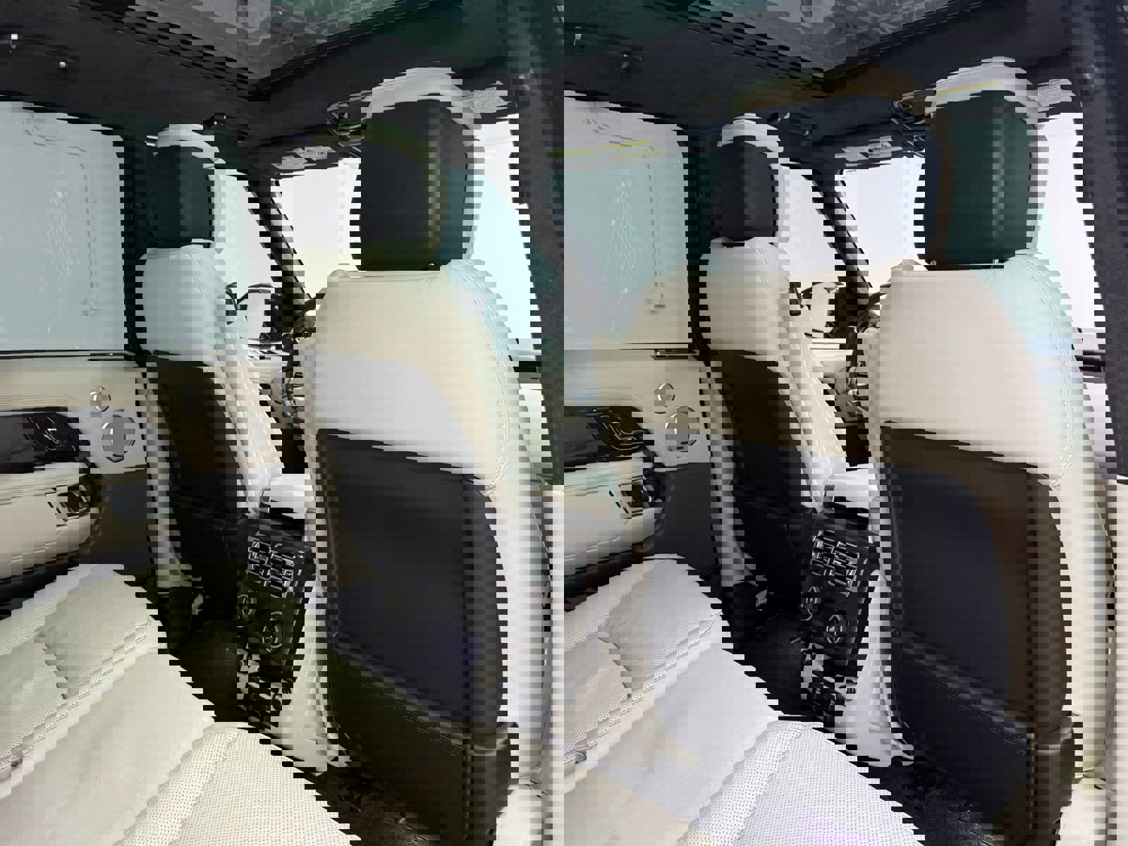 Used 2019 Land Rover Range Rover Supercharged image 35