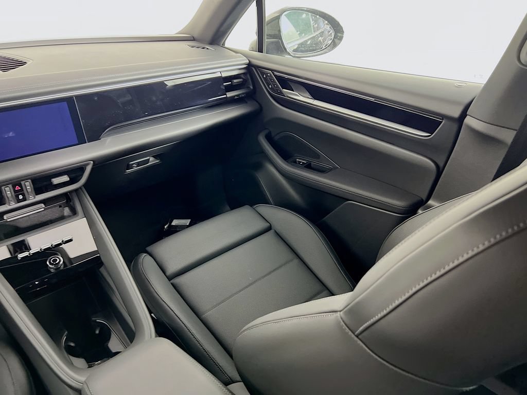 New 2026 Porsche Macan 4 Electric AWD/4WD image 26