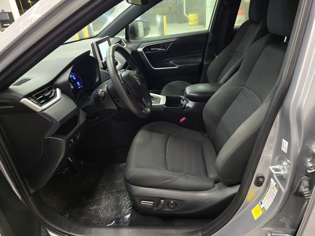 Used 2024 Toyota RAV4 SE AWD/4WD image 16