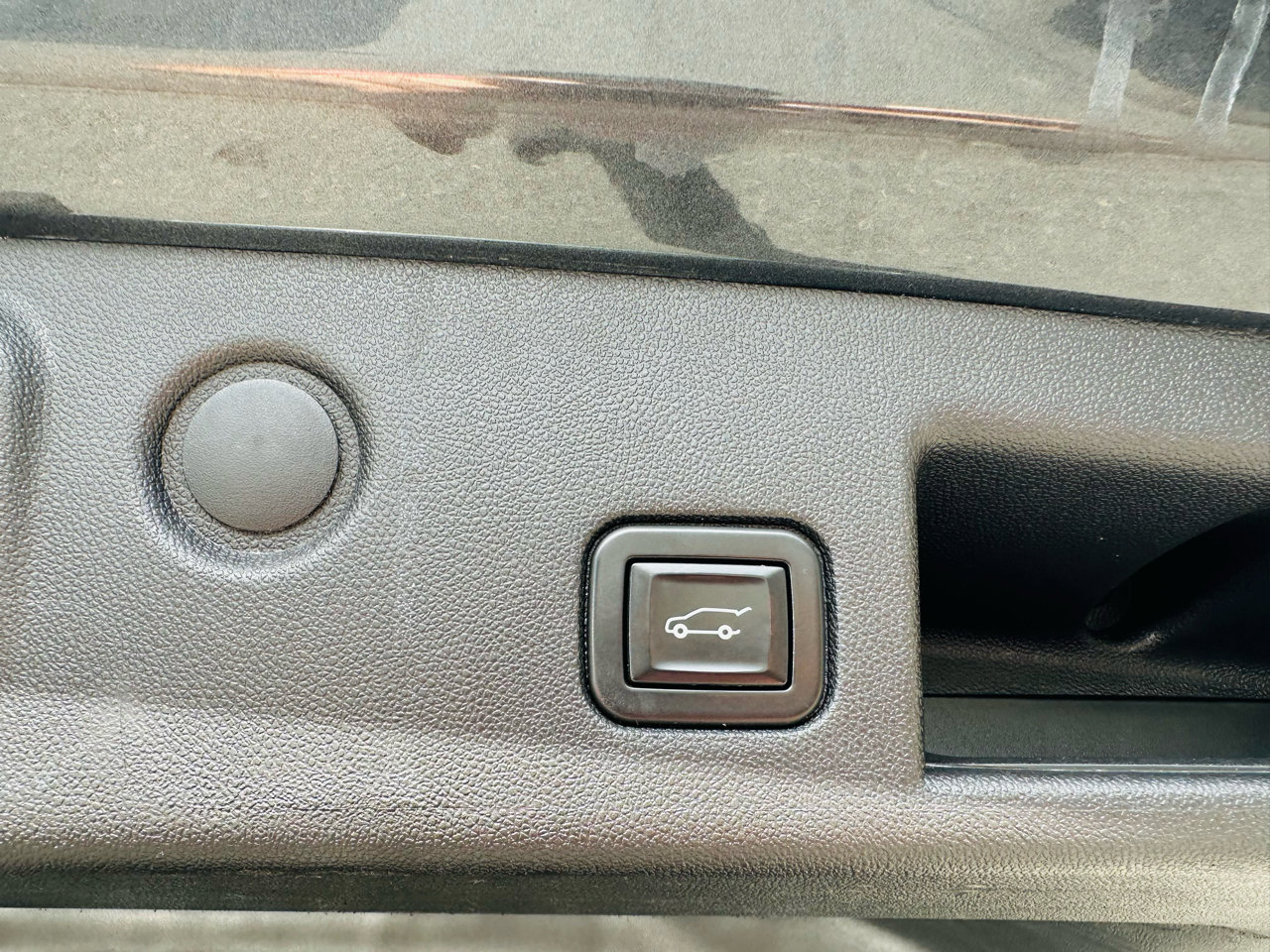 Used 2020 Chevrolet Equinox LT w/ Driver Convenience Package image 22