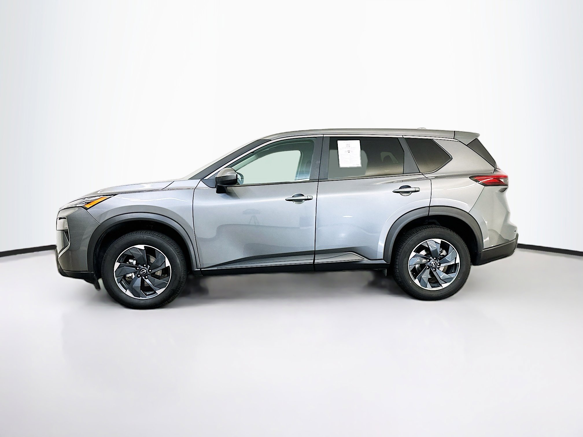 Used 2025 Nissan Rogue SV image 4
