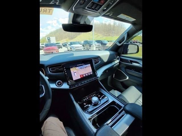 Used 2024 Jeep Wagoneer L Series II w/ Convenience Group I image 33