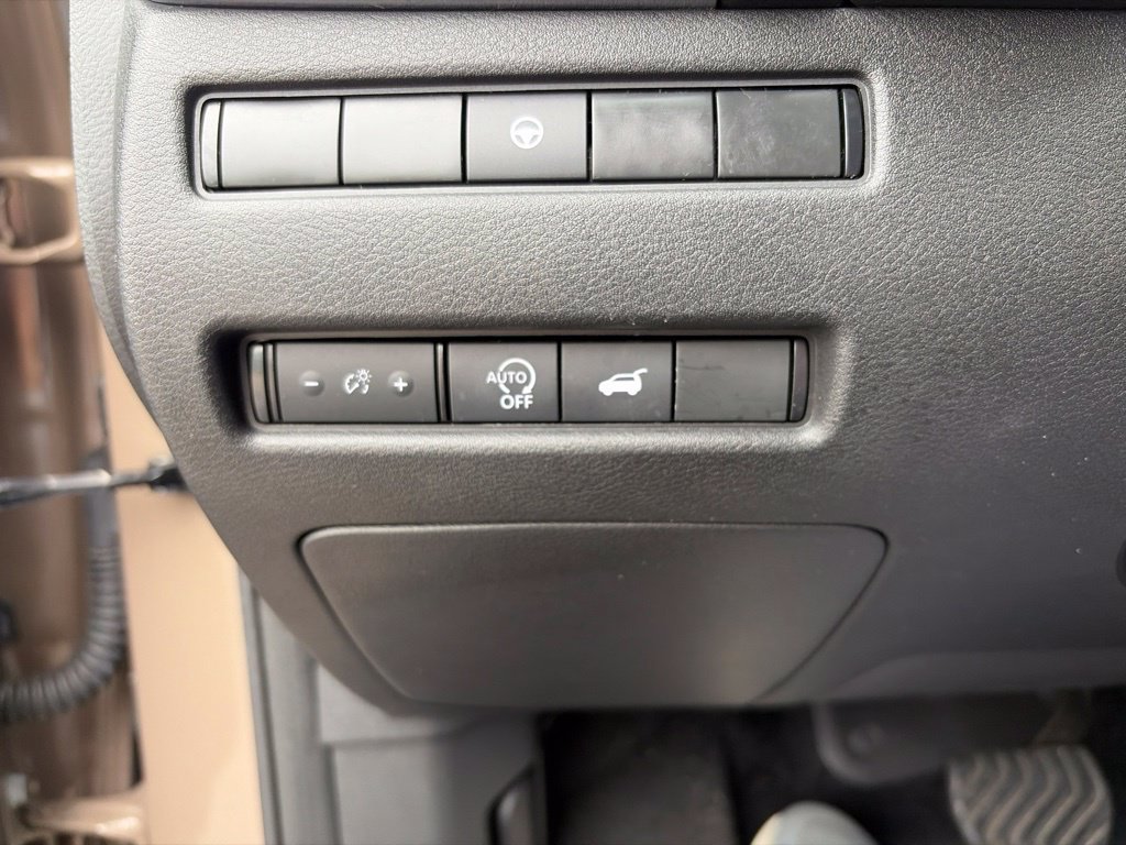 Certified 2025 Nissan Rogue SV FWD image 17