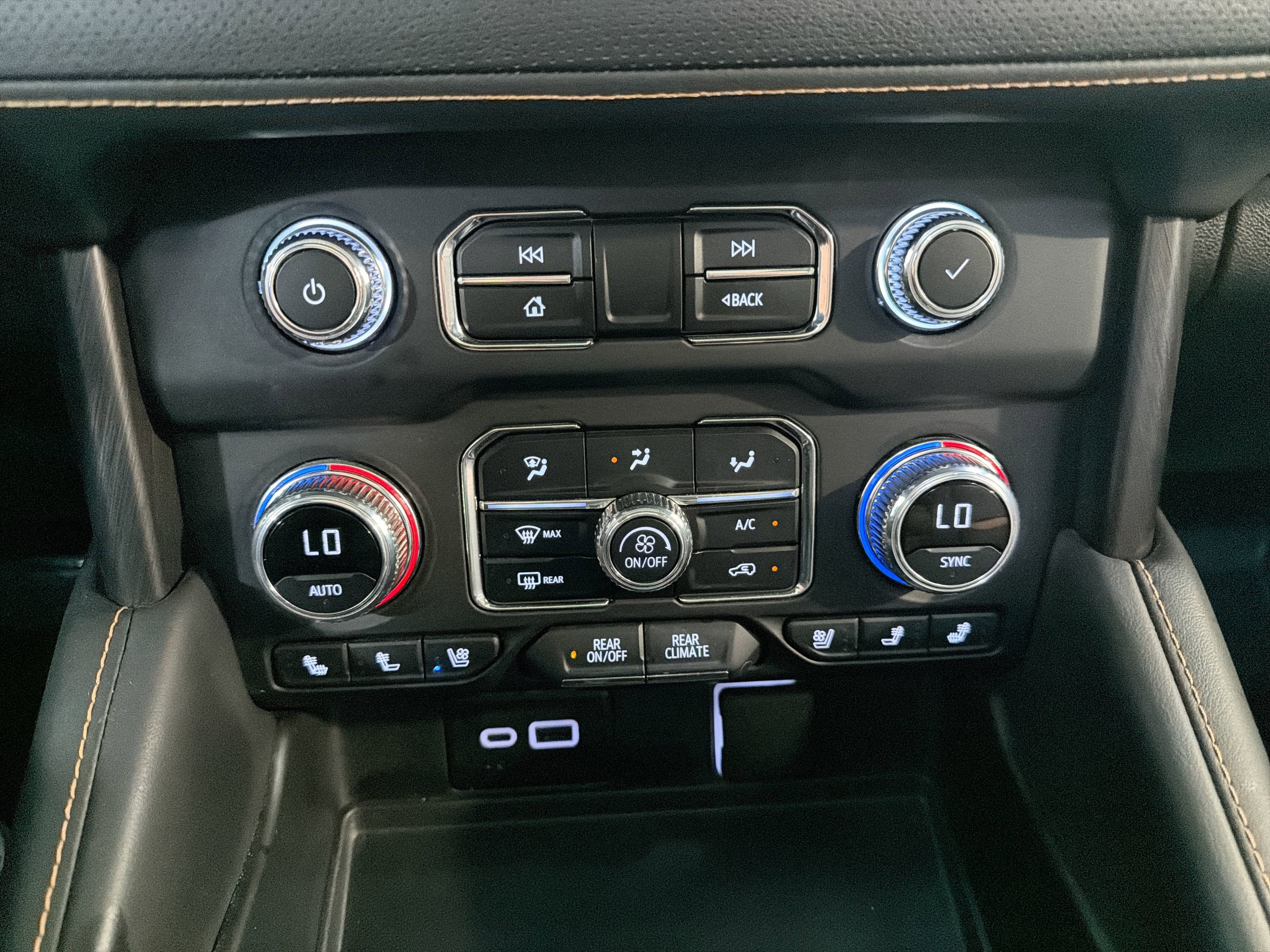 Used 2024 GMC Yukon AT4 AWD/4WD image 20