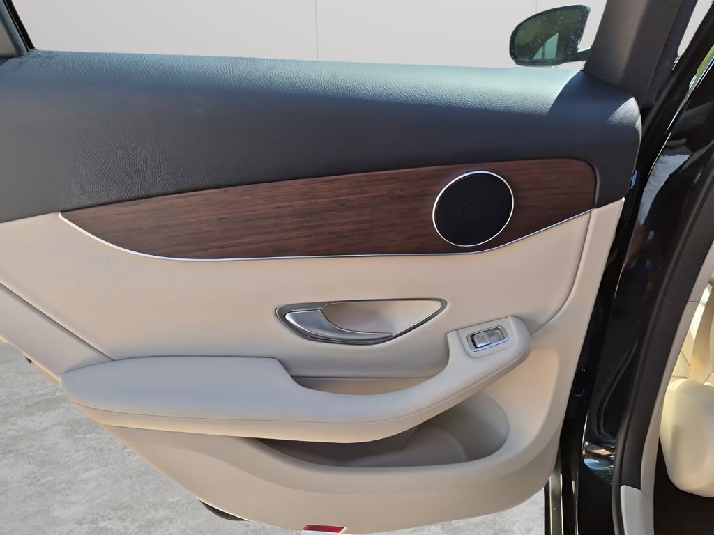 Used 2022 Mercedes-Benz GLC 300 4MATIC w/ Driver Assistance Package image 17