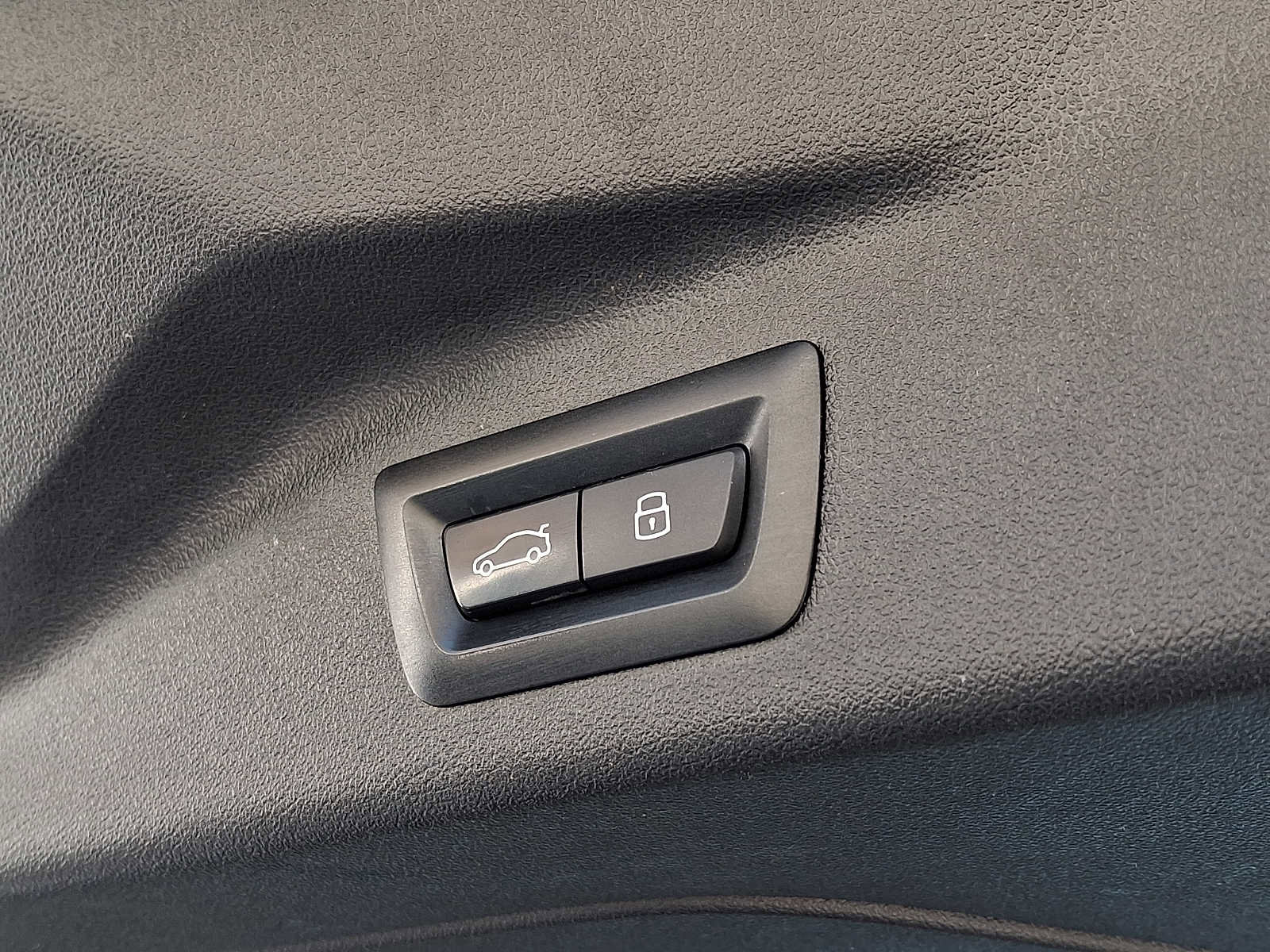 Used 2024 BMW X7 xDrive40i w/ M Sport Package image 32