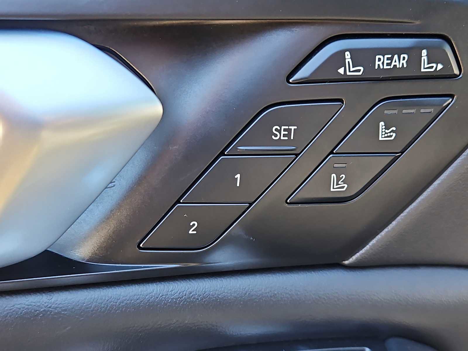 Used 2023 BMW X7 xDrive40i w/ Executive Package AWD/4WD image 16