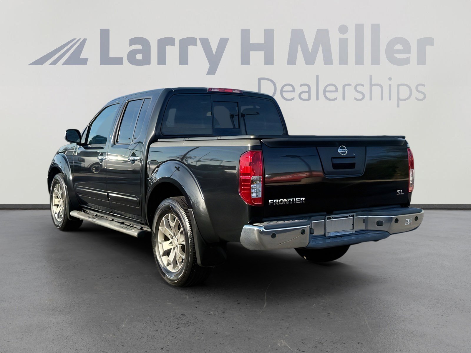 Used 2019 Nissan Frontier SL image 3