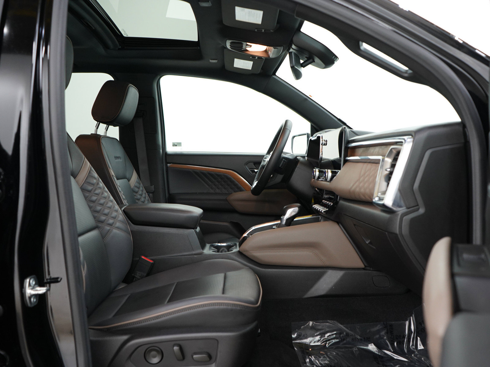 Used 2024 GMC Canyon Denali AWD/4WD image 11