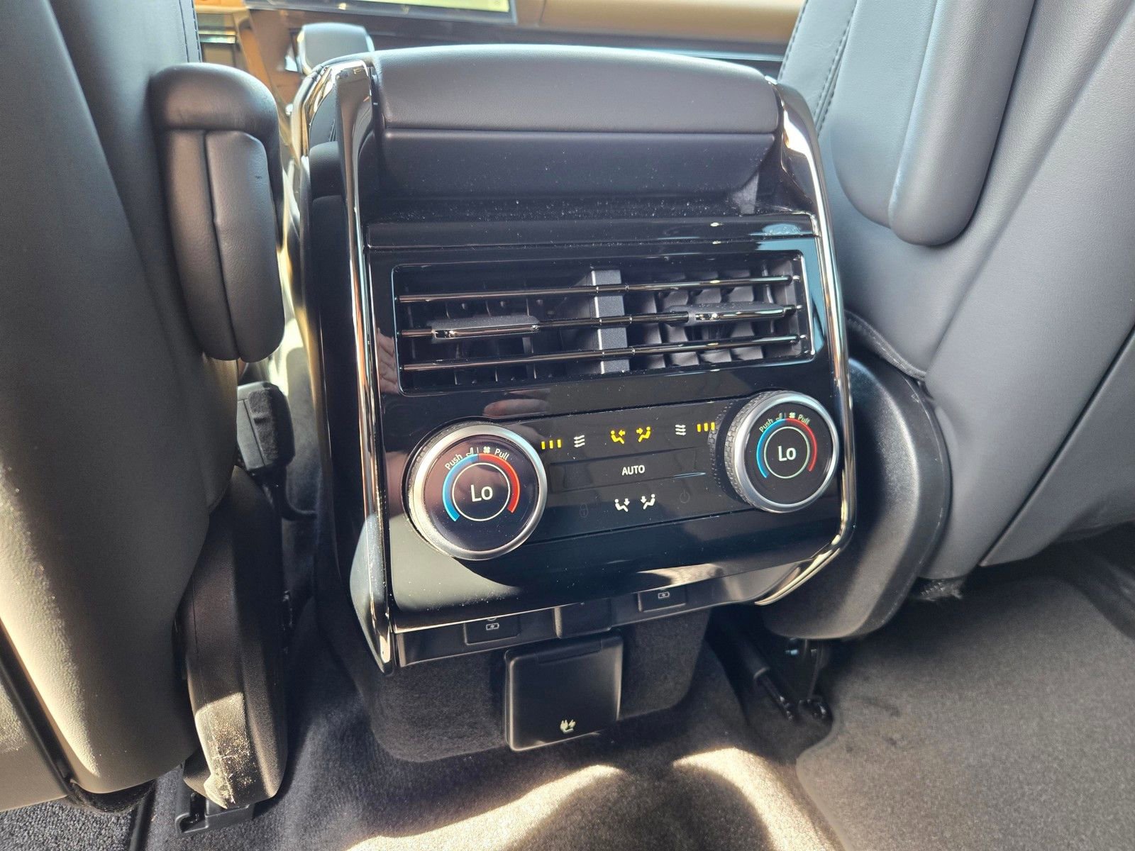 New 2026 Land Rover Range Rover Sport Dynamic SE AWD/4WD image 8