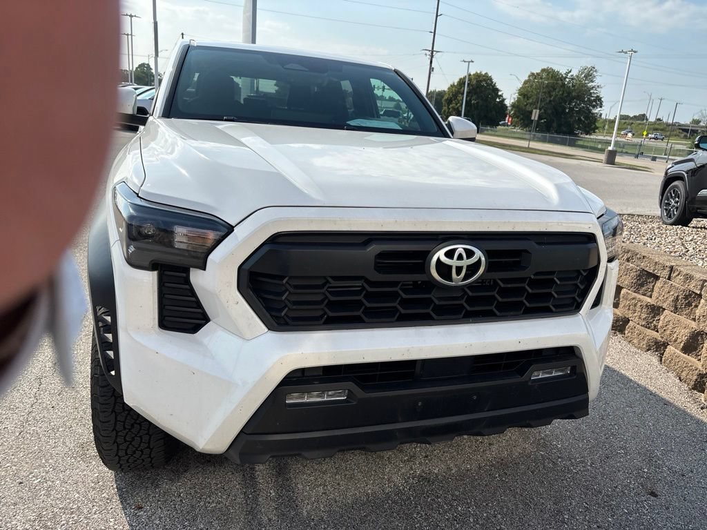 Used 2024 Toyota Tacoma TRD Off-Road AWD/4WD image 2