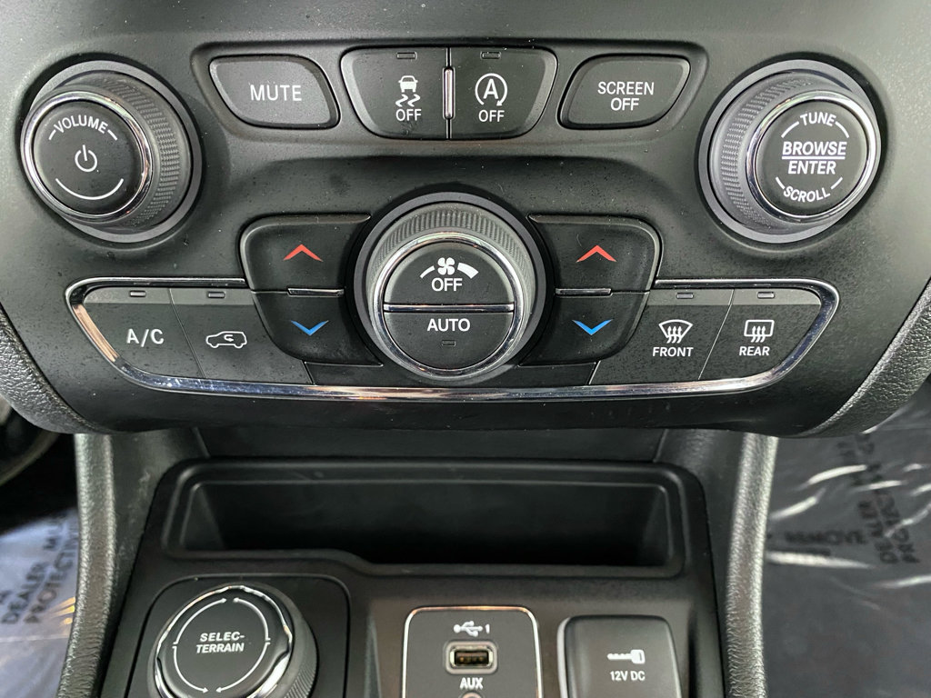 Used 2023 Jeep Cherokee Altitude Lux w/ Lux Elite Package image 8