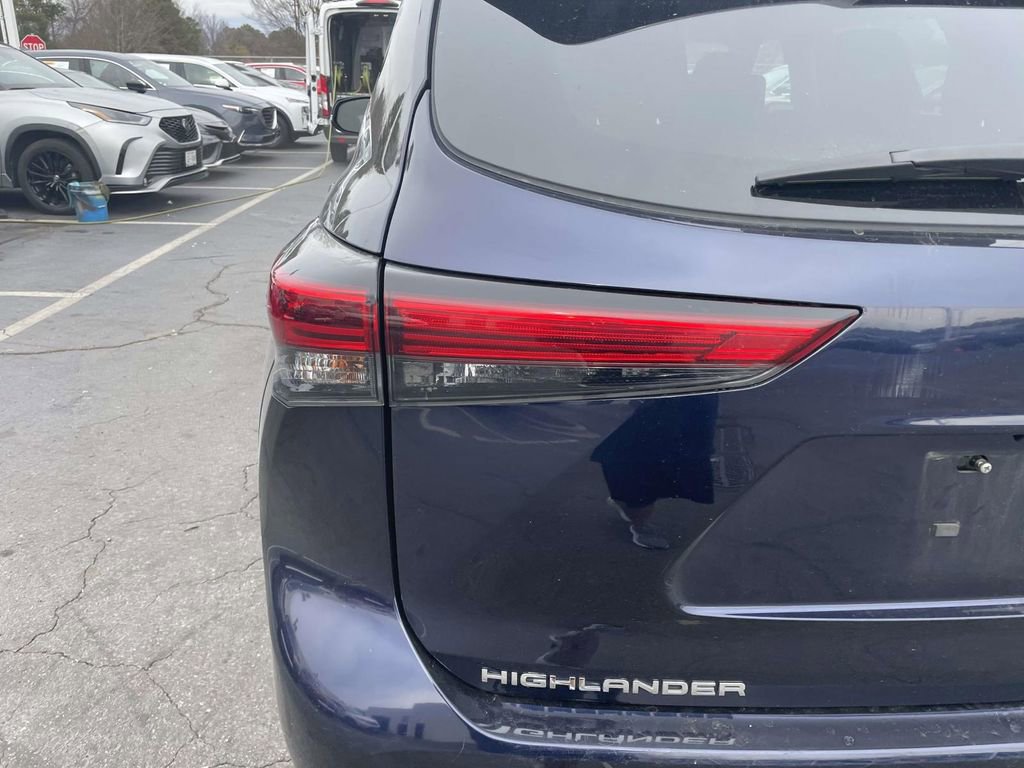 Used 2023 Toyota Highlander LE image 20