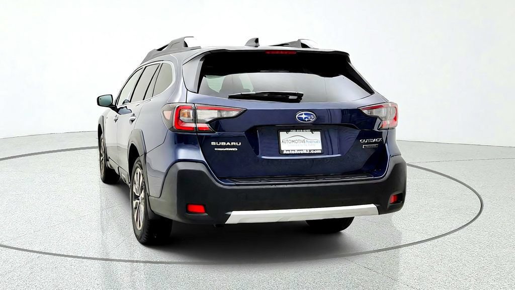 Used 2025 Subaru Outback Touring AWD/4WD image 6